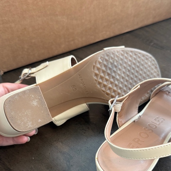 AEROSOLES 8.5 Emmex Cream Block Heel Sandals - Picture 12 of 13